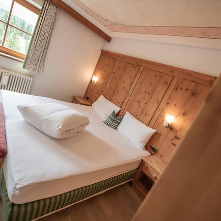 Uetia De Boerz Hotell San Martino in Badia Eksteriør bilde