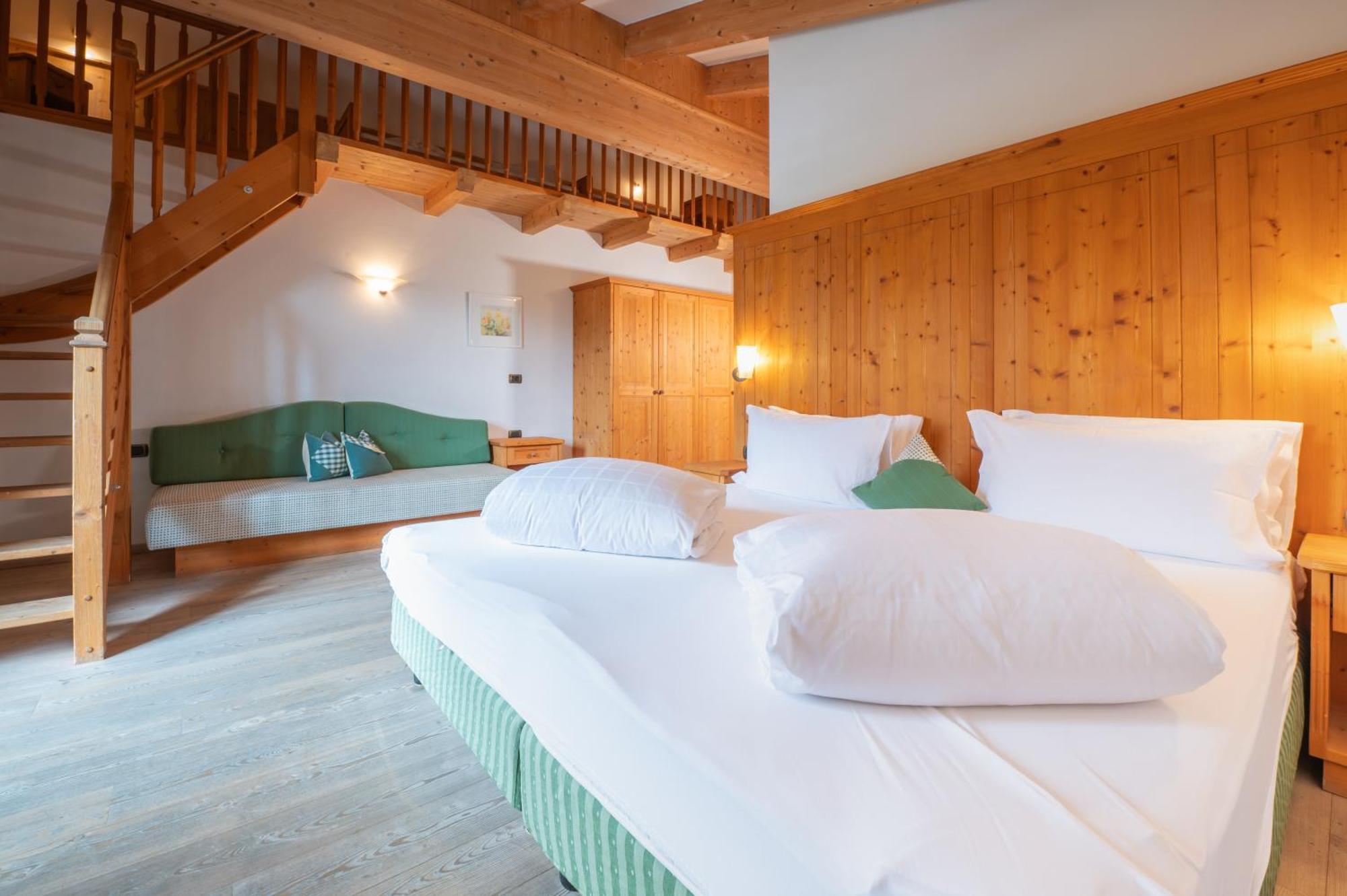 Uetia De Boerz Hotell San Martino in Badia Eksteriør bilde